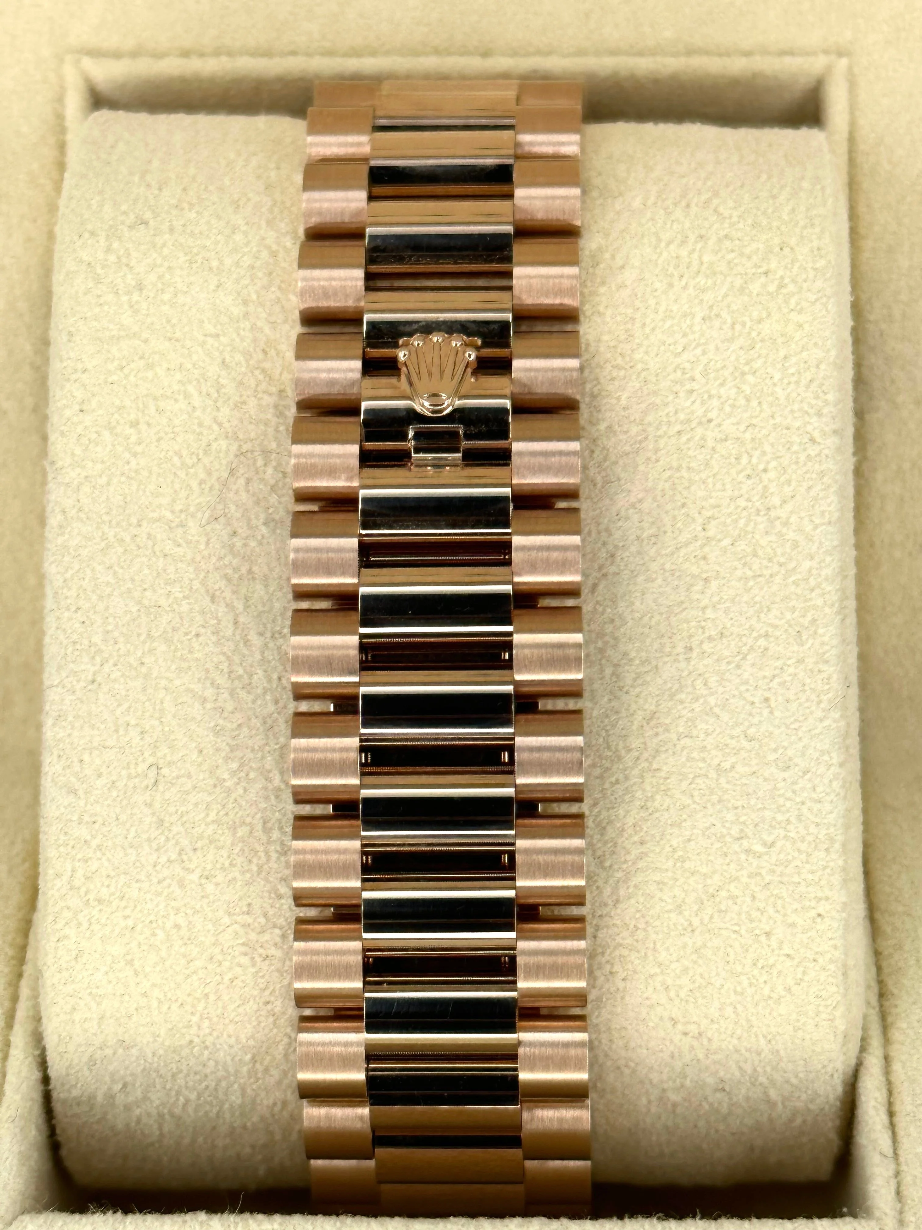 Day-Date 40mm 228235 Presidential Rose Gold Olive Dial