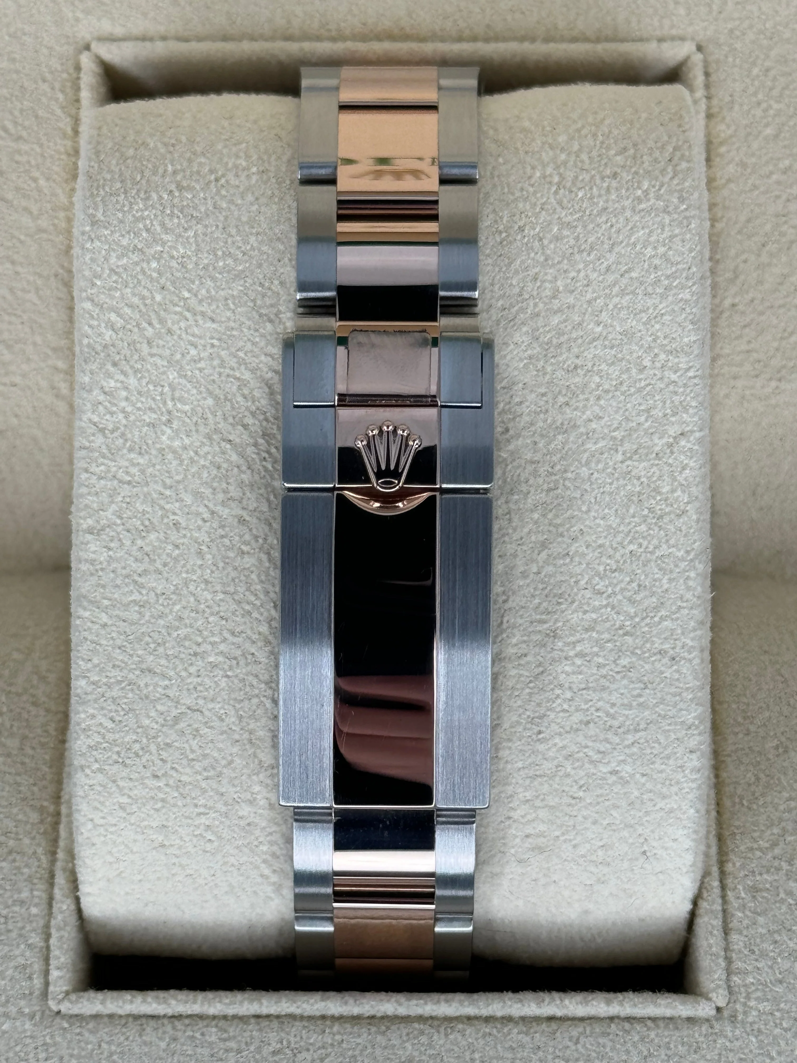 Yacht-Master 37mm 268621 Two-Tone Black Dial