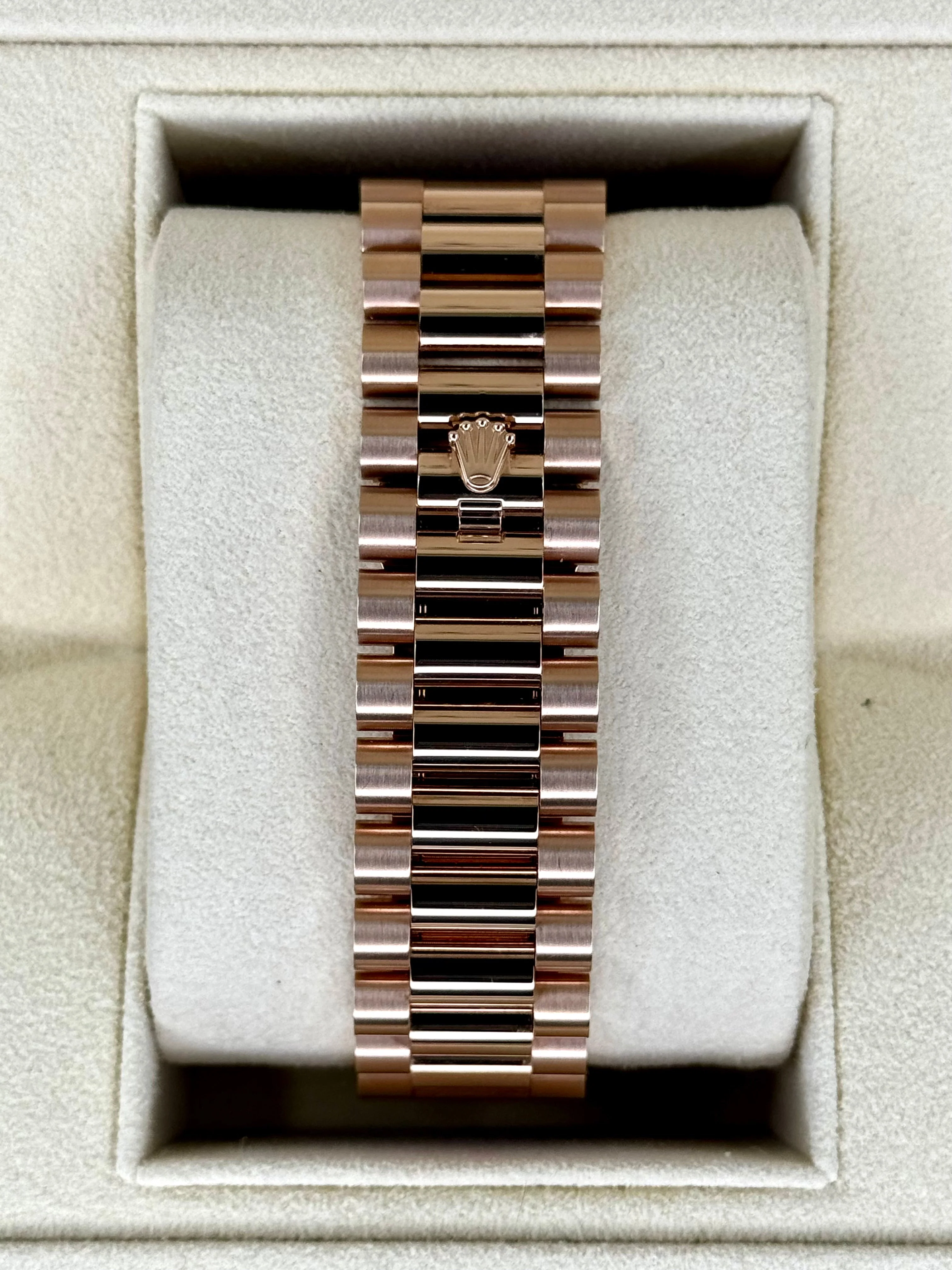 Day-Date 40mm 228235 Rose Gold Chocolate Diamond Baguette