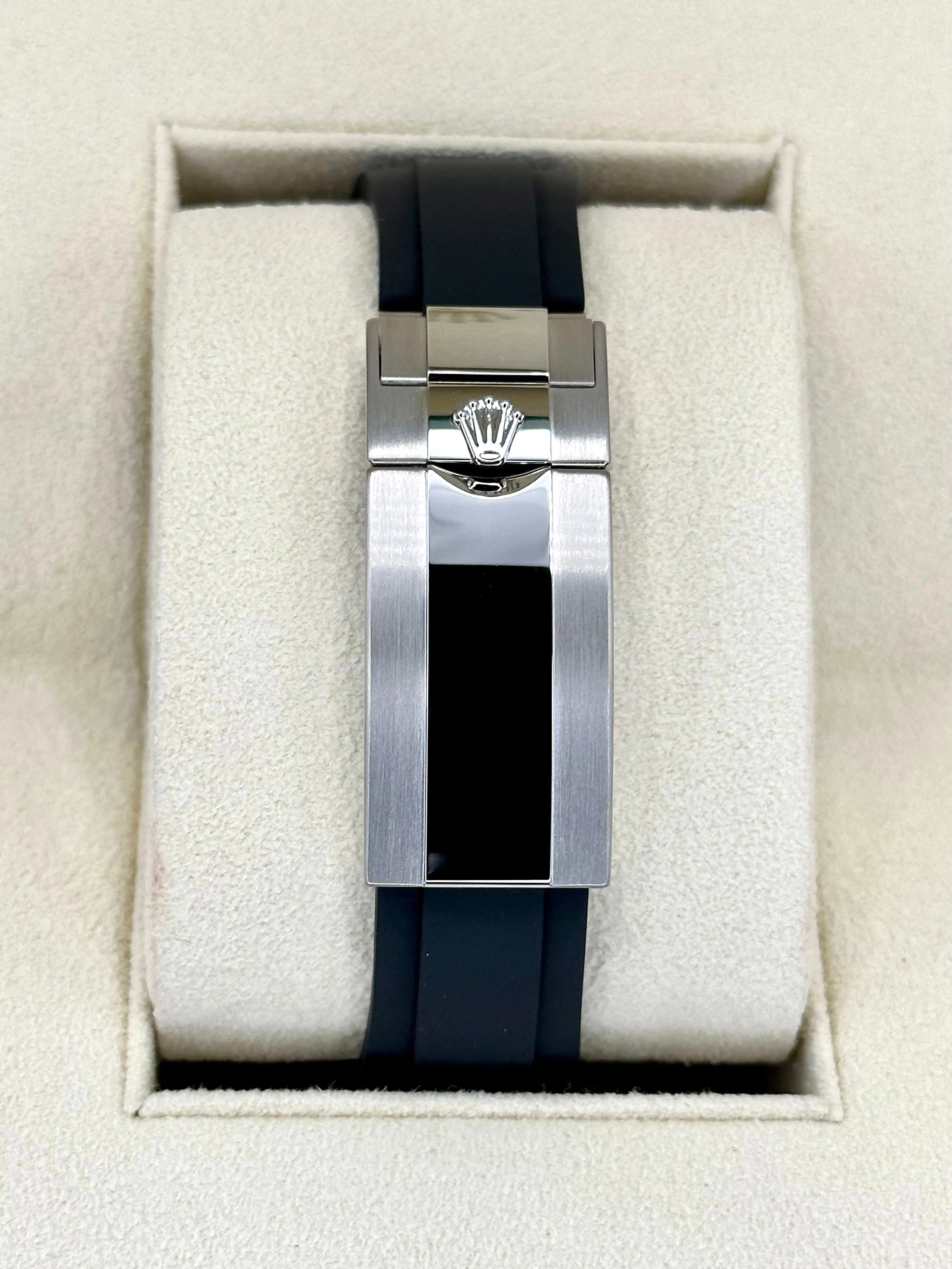 Yacht-Master 42 226659 White Gold Oysterflex Black Dial