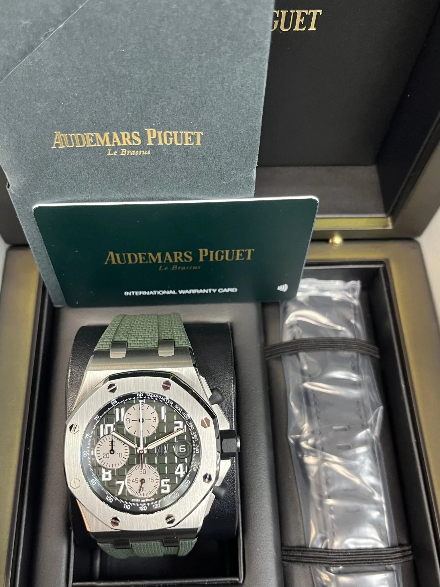 Audemars Piguet ROYAL OAK OFFSHORE SELFWINDING CHRONOGRAPH (Ref# 26238TI.OO.A056CA.01)