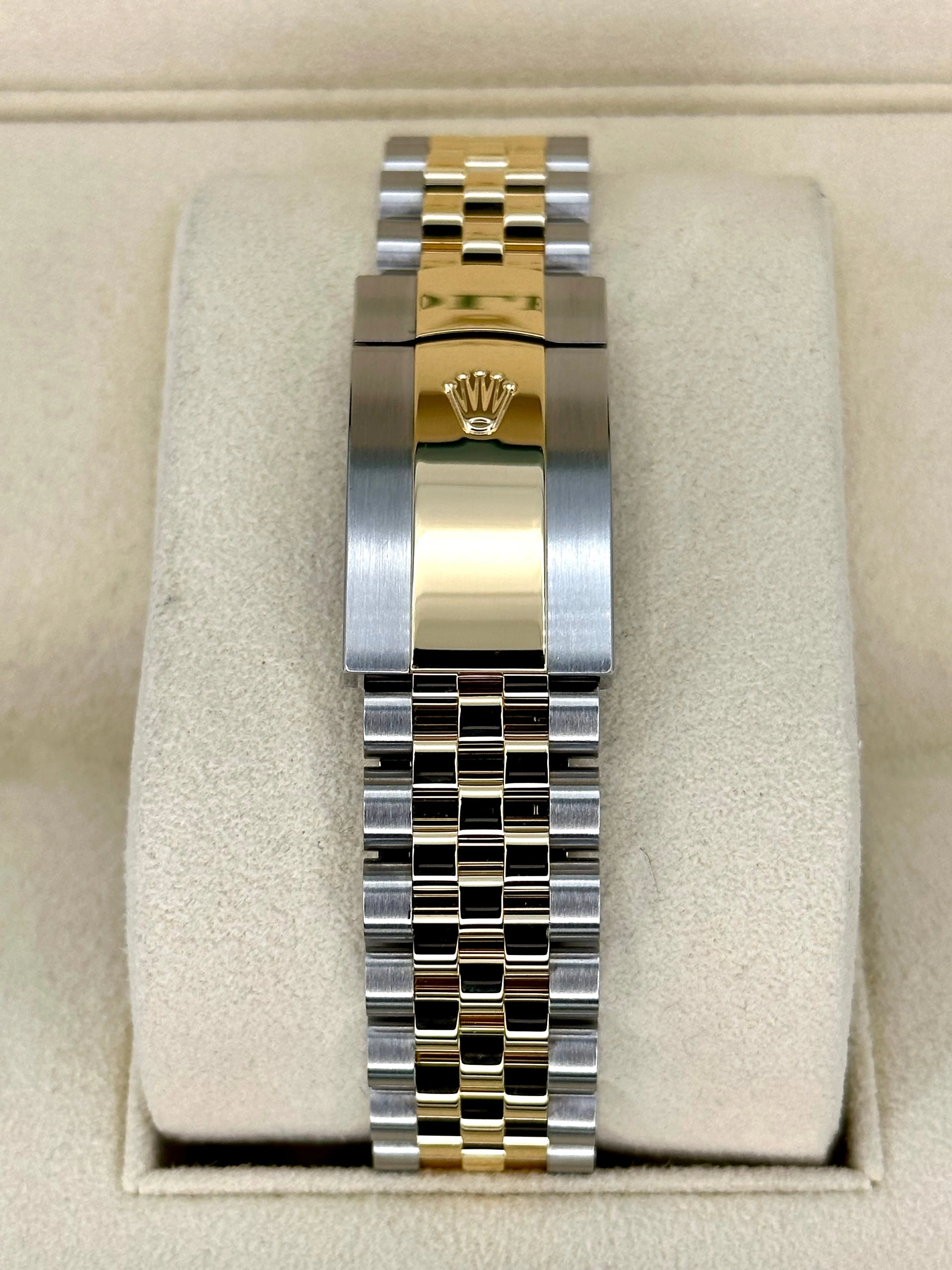 Datejust 41mm 126333 Two-Tone Jubilee Black Stick Dial