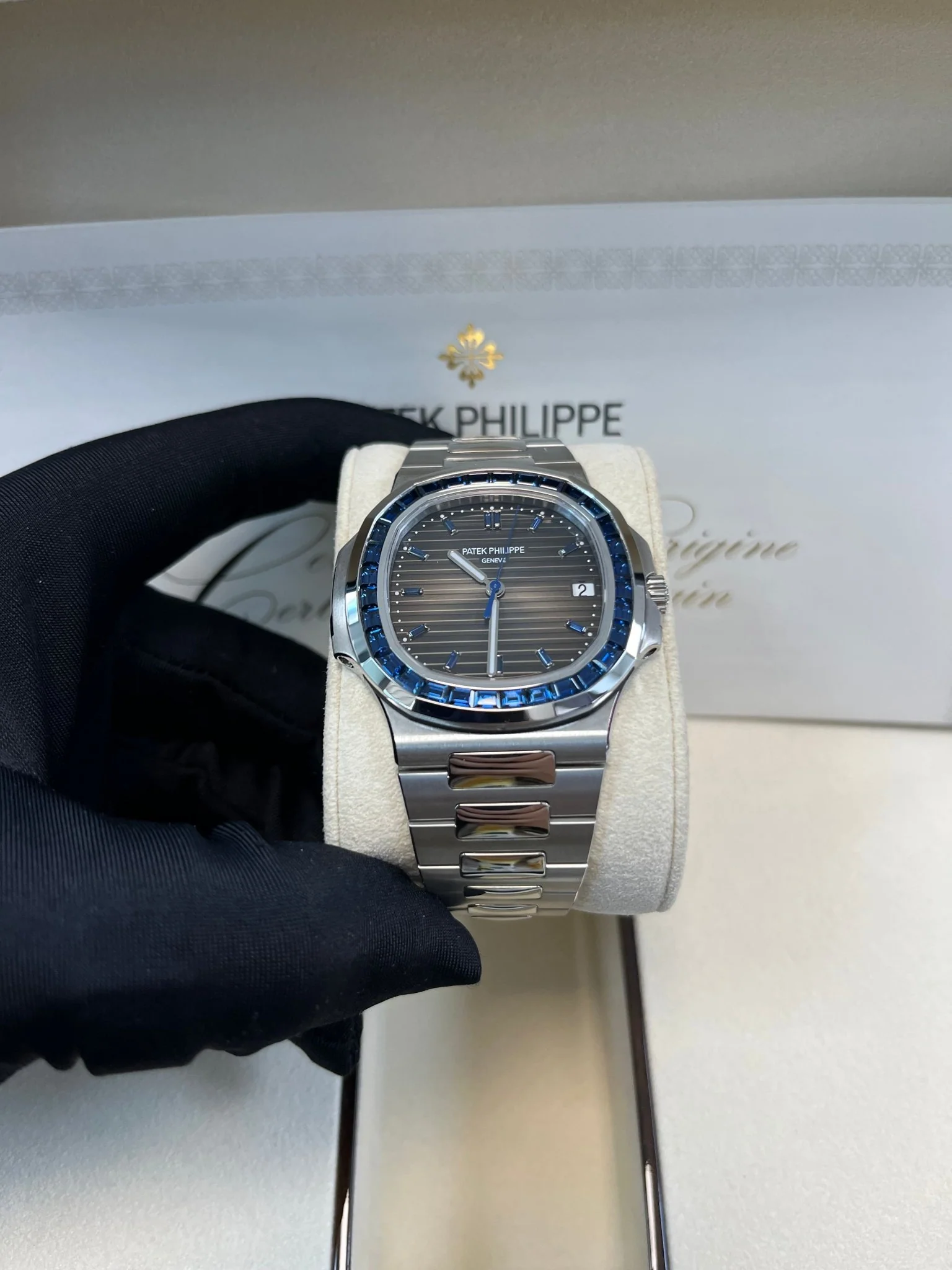 Patek Philippe Nautilus Platinum Blue Sapphire 5711/111P-001