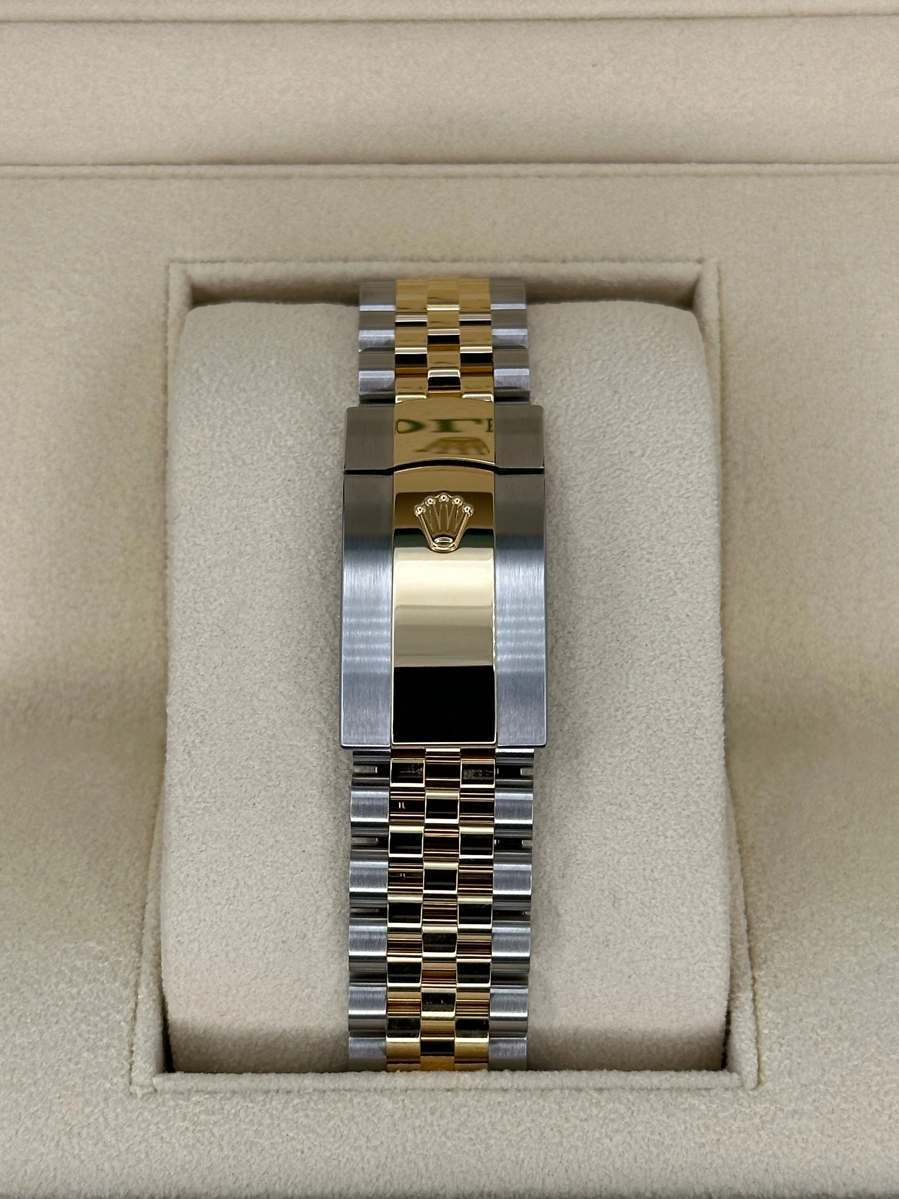 Datejust 36mm 126233 Mother of Pearl Diamond Dial