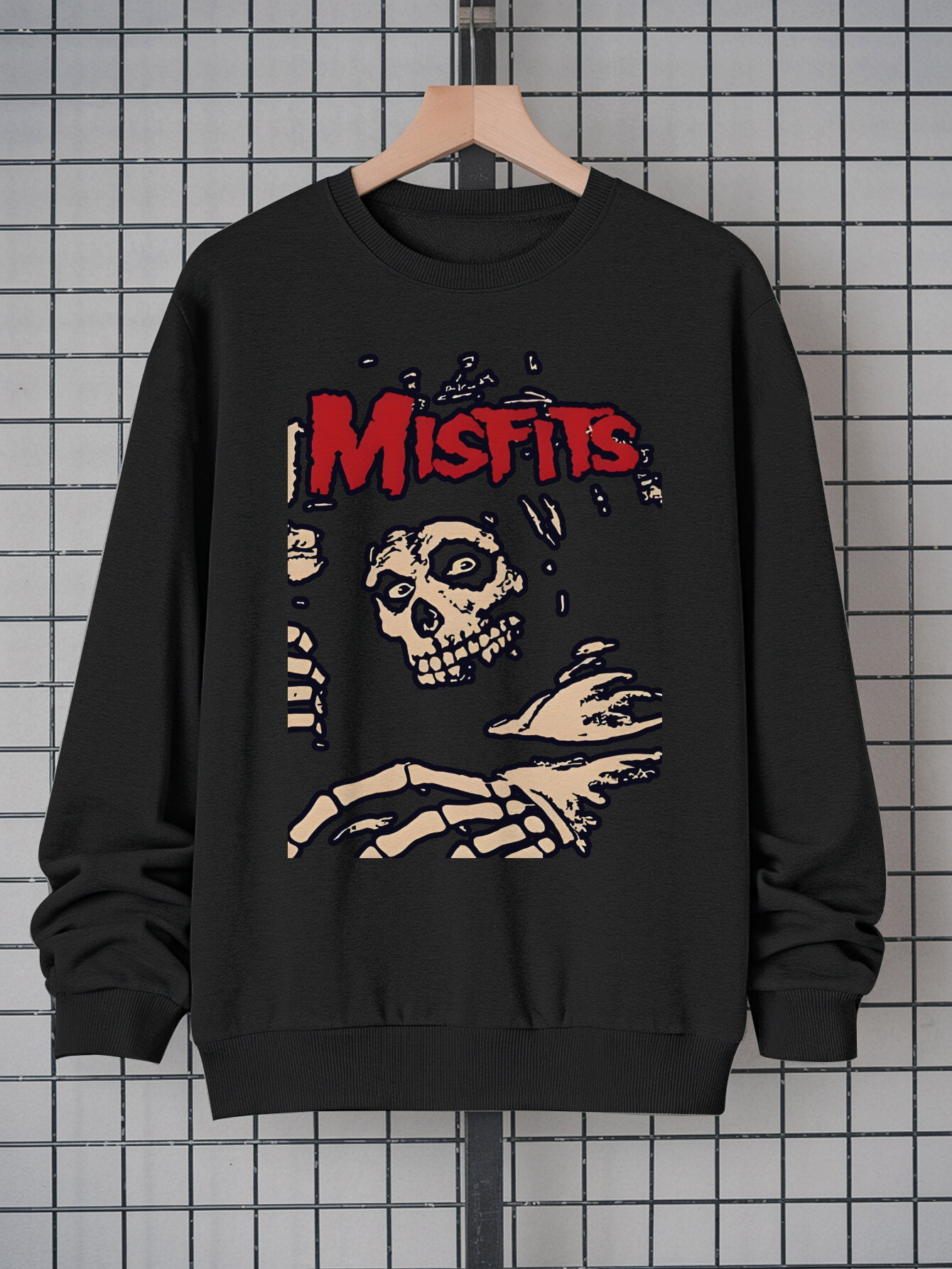 Men's Misfits Skull & Lightning Bolt Graphic Sweatshirt - 100% Polyester Casual Streetwear Crew Neck Pullover |   Long Sleeve, Regular Fit, Machine Washable Fashion Top