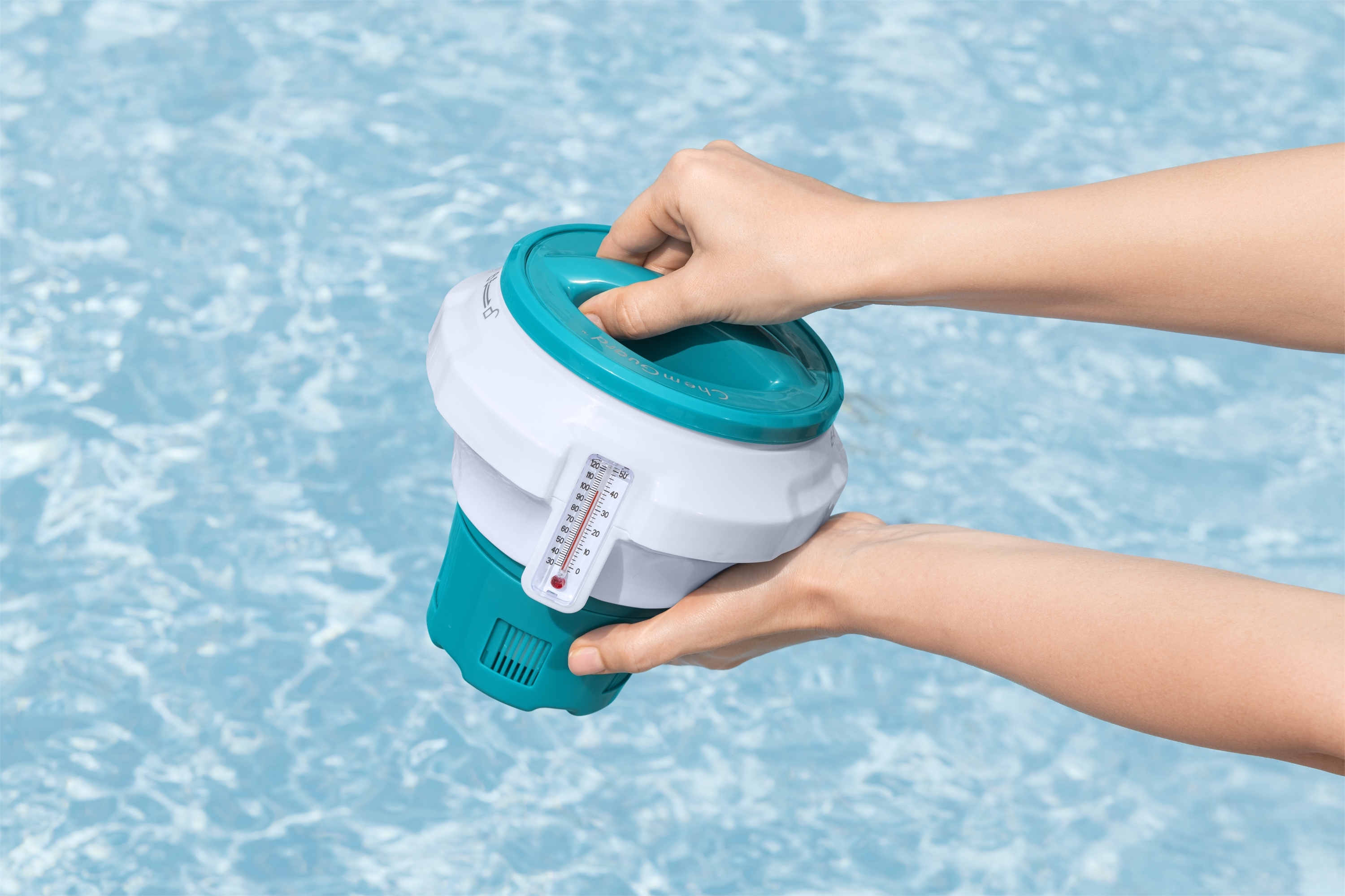 Chemikalienschwimmer mit ChemGuard Schutz