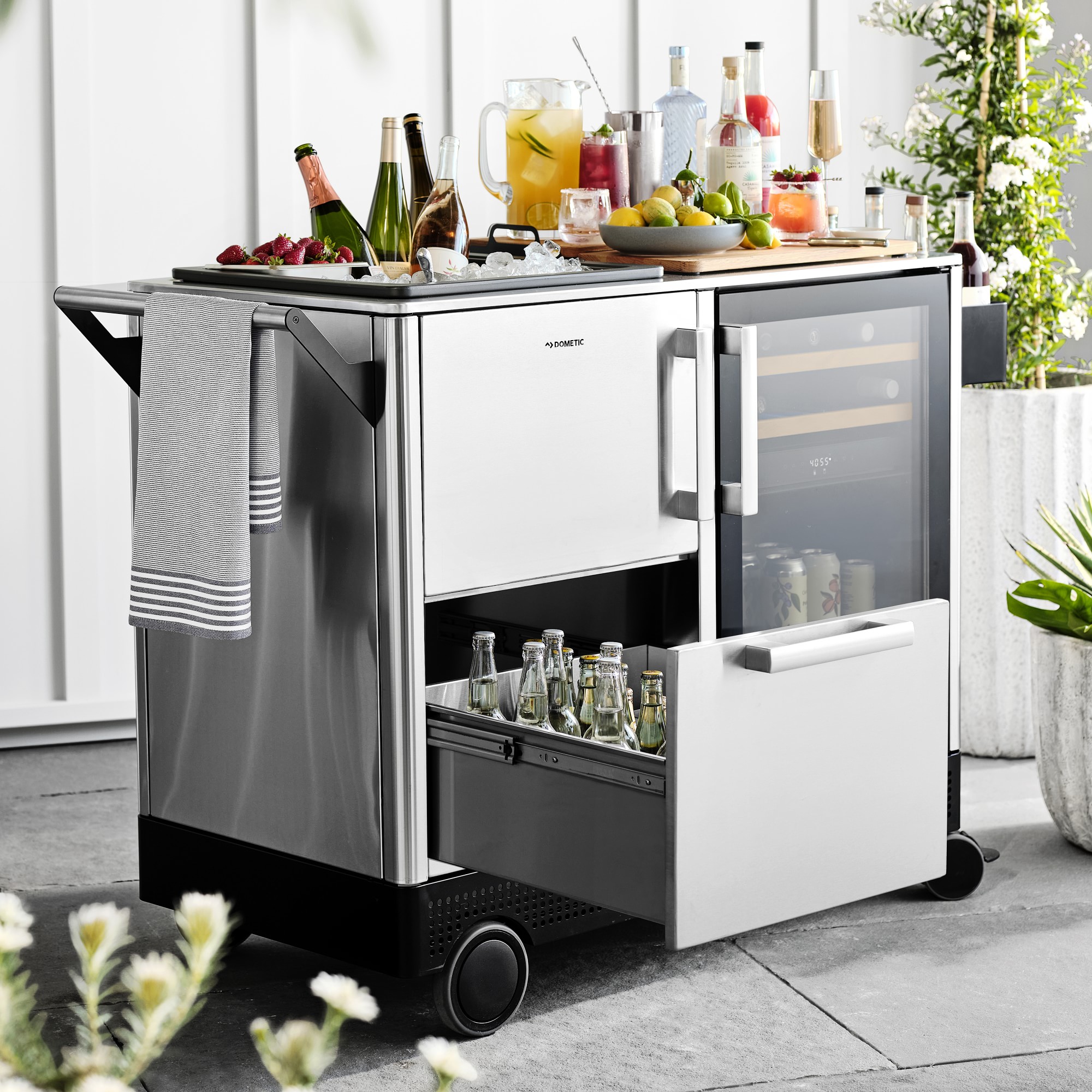 MoBar 550S Outdoor Mobile Bar Cart