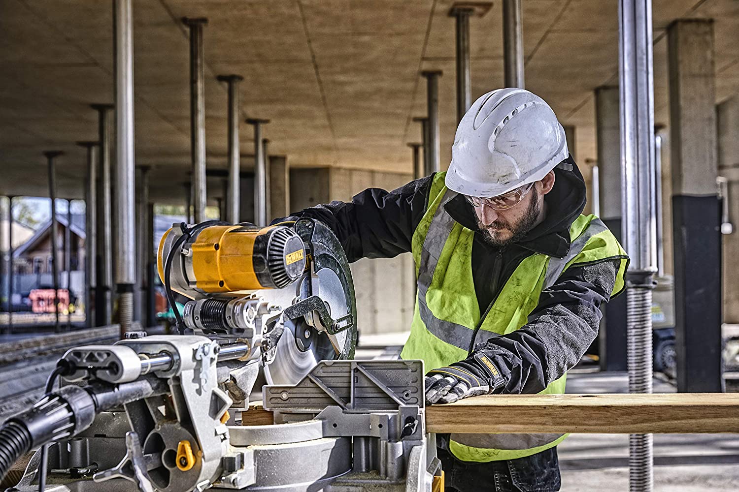 DEWALT DWS780 12 Sliding Compound Miter Saw Plus DWX723-XE 3.8m Extendable Stand Two Piece Bundle