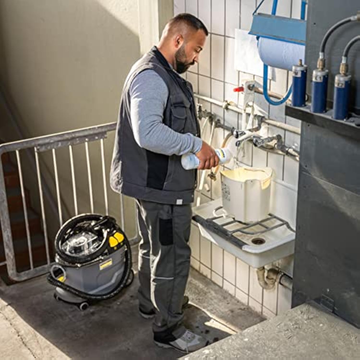 Puzzi 8/1 injector extractor for upholstery and textile surfaces