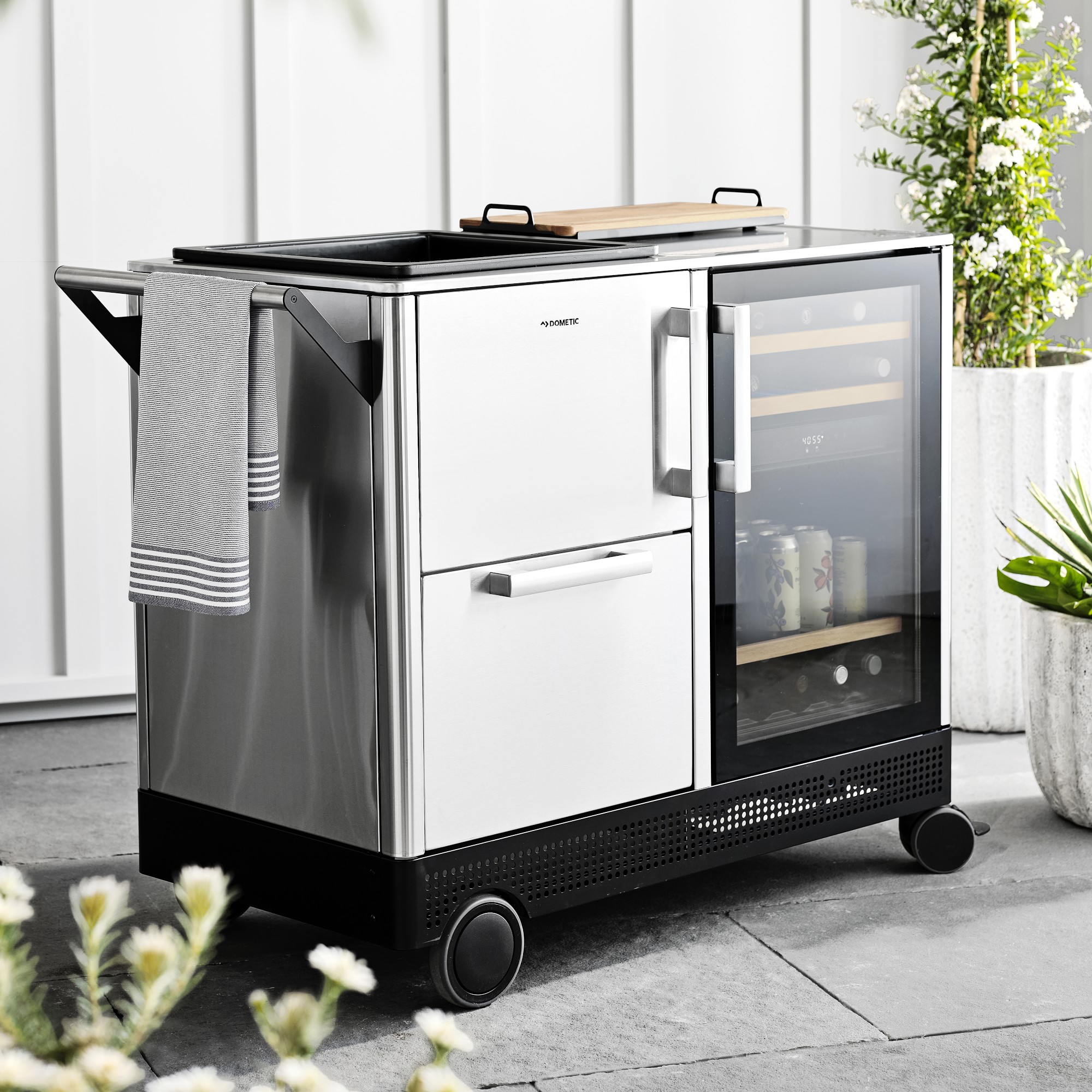 MoBar 550S Outdoor Mobile Bar Cart