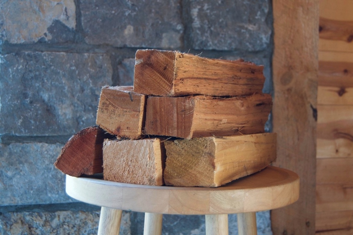 AXE AND KINOLE 4-Stack | Mixed Hardwood Firewood
