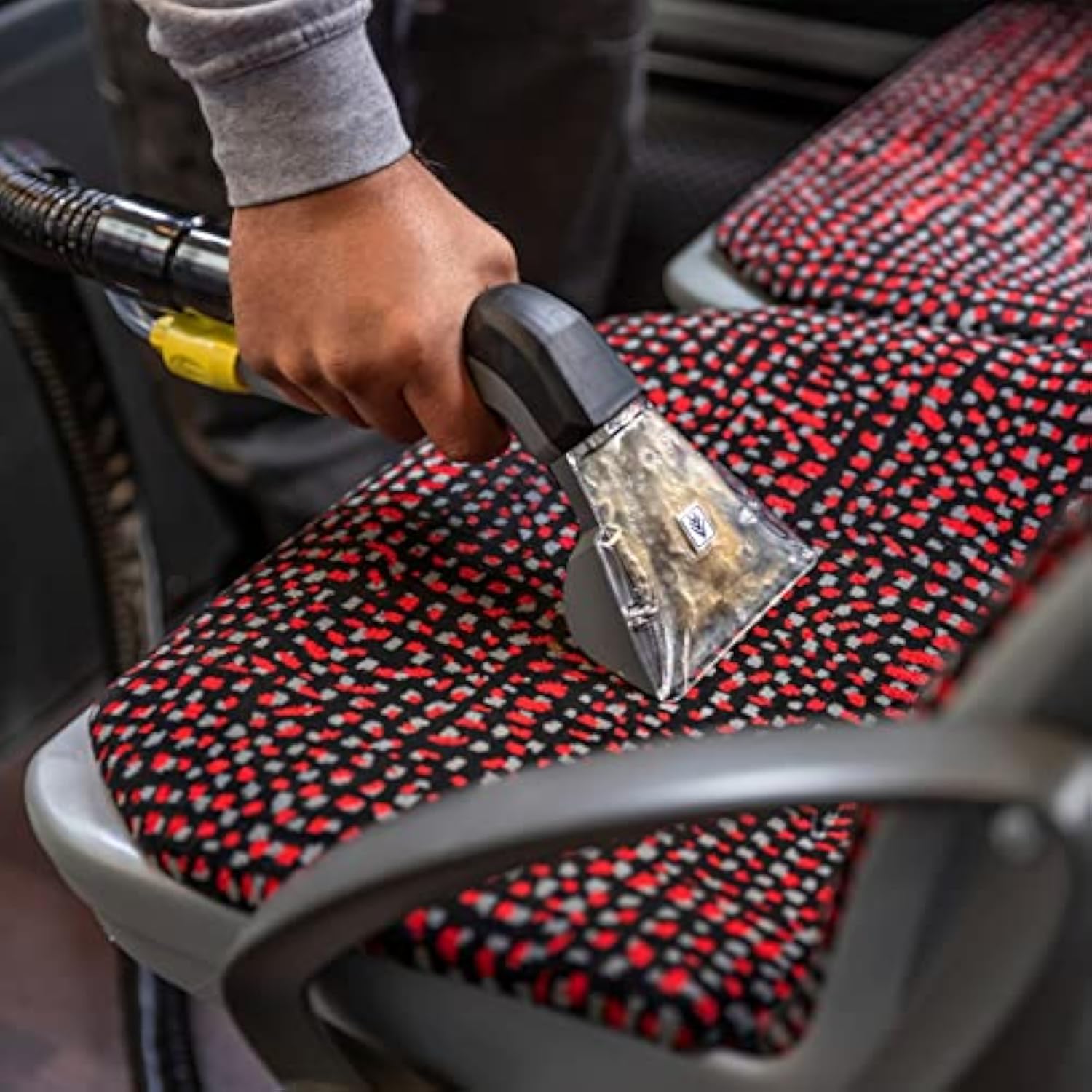 Puzzi 8/1 injector extractor for upholstery and textile surfaces