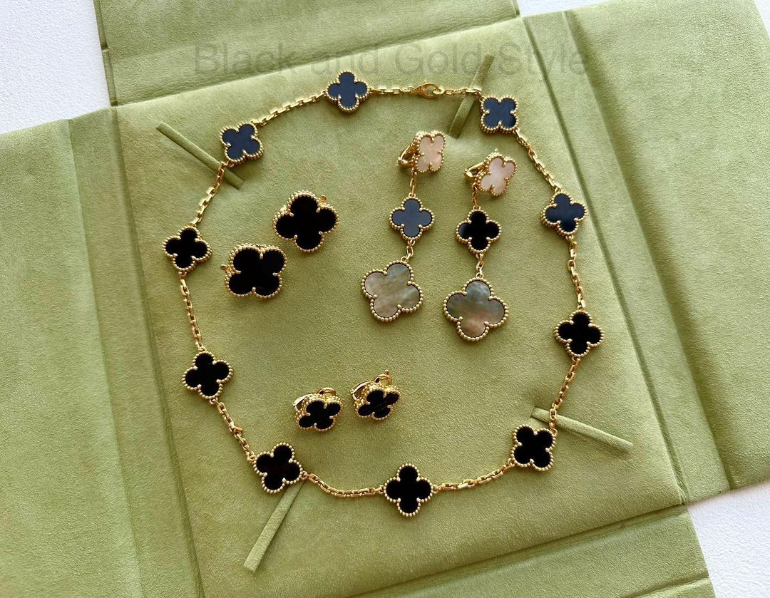 Van Cleef & Arpels Black Jewelry Set - Set of 4