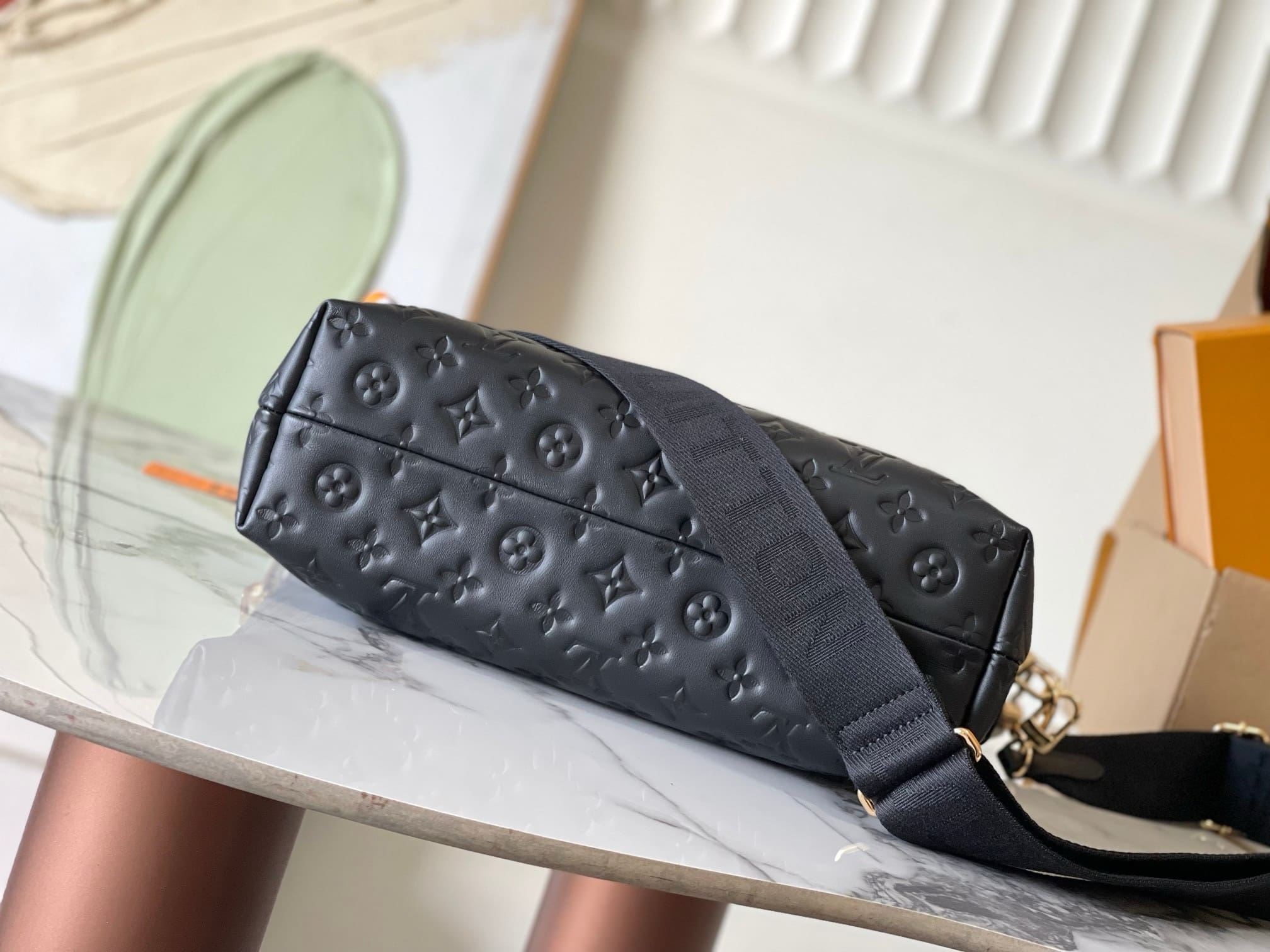 Louis Vuitton M12068 Coussin Hobo MM