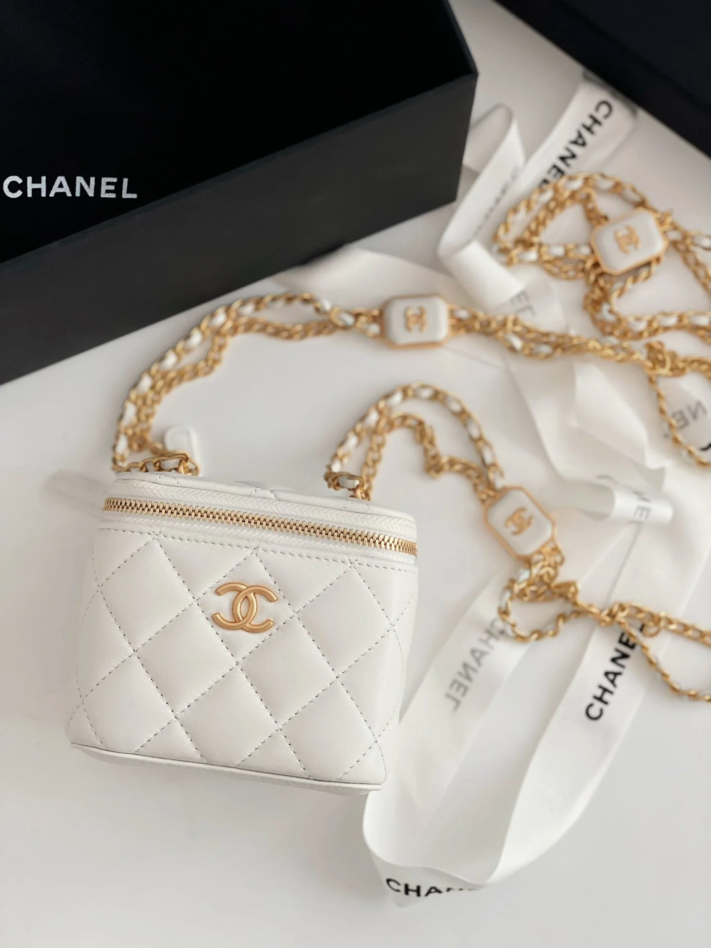 Chanel Small Vanity With Chain White For Women, Women’s Bags 4.3in/11cm