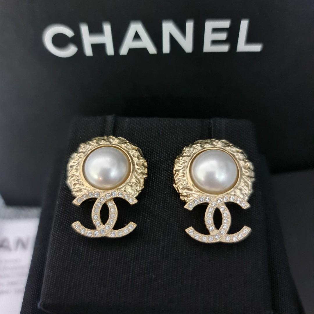Gold Pearly White & Crystal CC Earrings