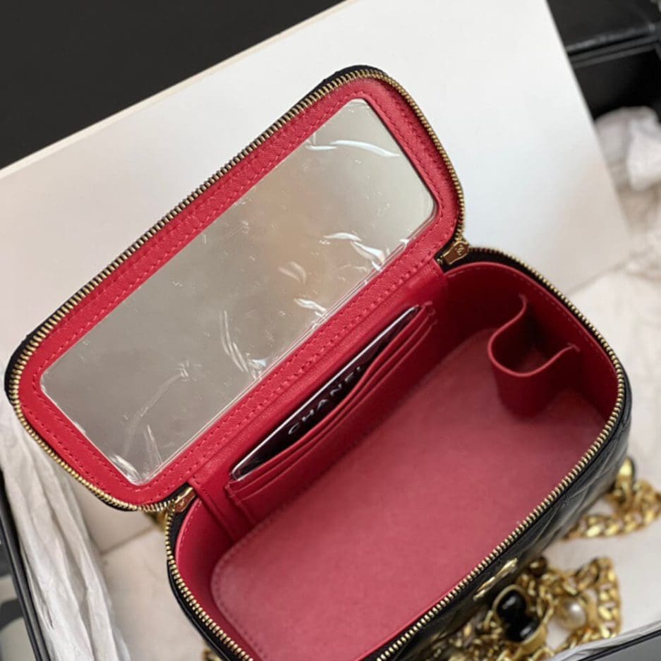 Chanel Vanity with Chain AP2937