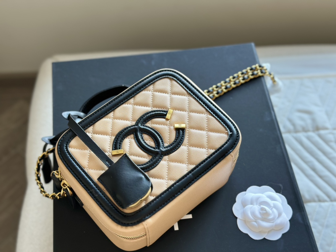 CHANEL Grained Calfskin CC Filigree Vanity Clutch With Chain