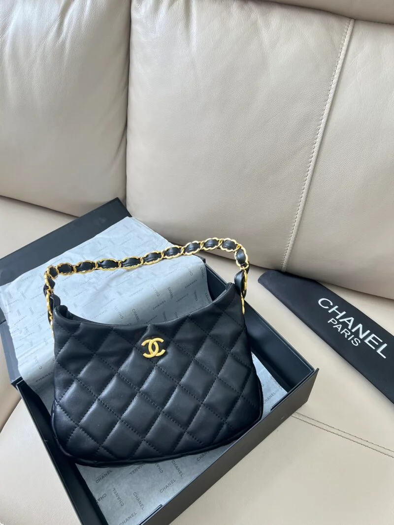 Chanel Hobo HandbagAs3562