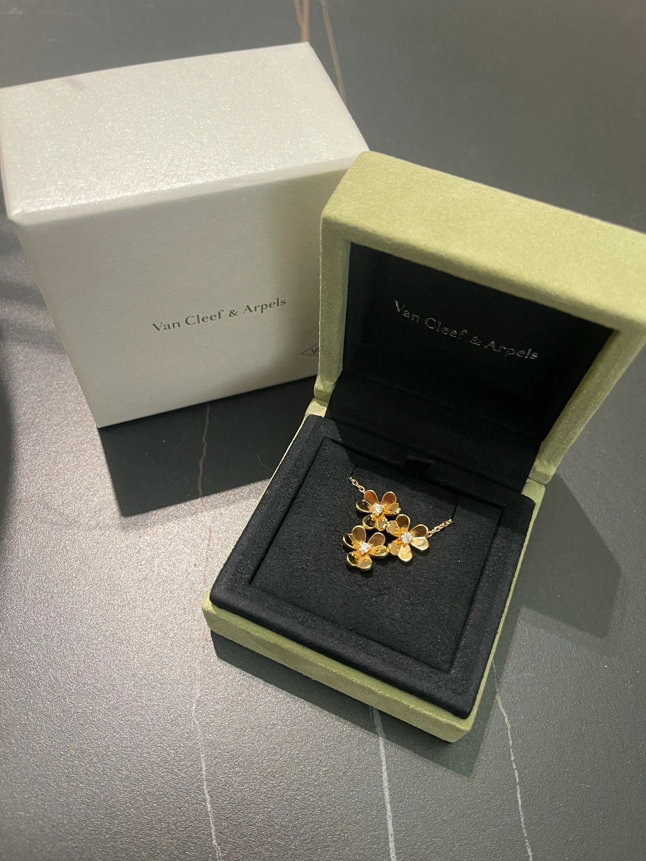 Frivole Necklace, 3 Flowers, Miniature Model