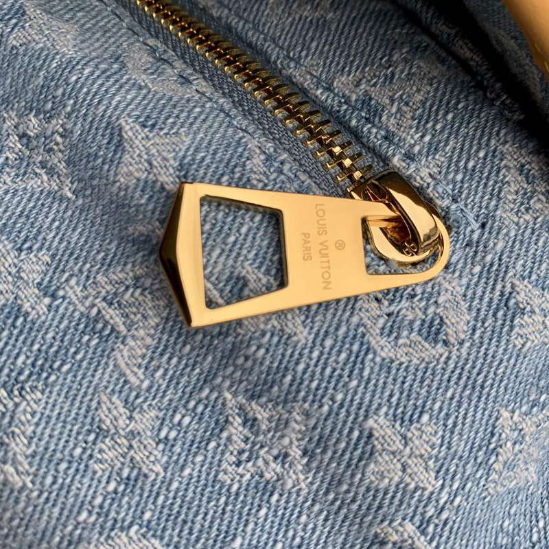 Louis Vuitton CarryAll PM M11462