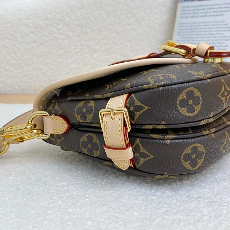 Louis Vuitton M46740 Saumur BB