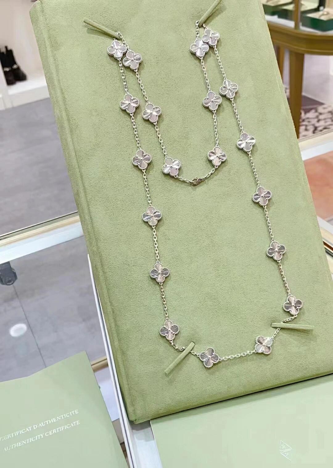 Antique Albambra Bracelet, 5 Engravings + 20 Engravings