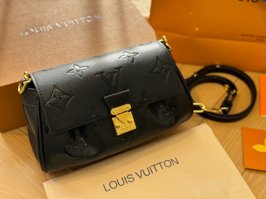 Louis Vuitton Favorite M45813