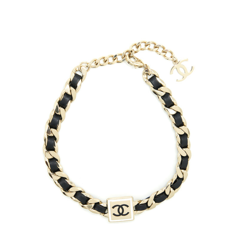 SQUARE CC LEATHER CHAIN CHOKER BLACK AND LIGHT GOLD TONE