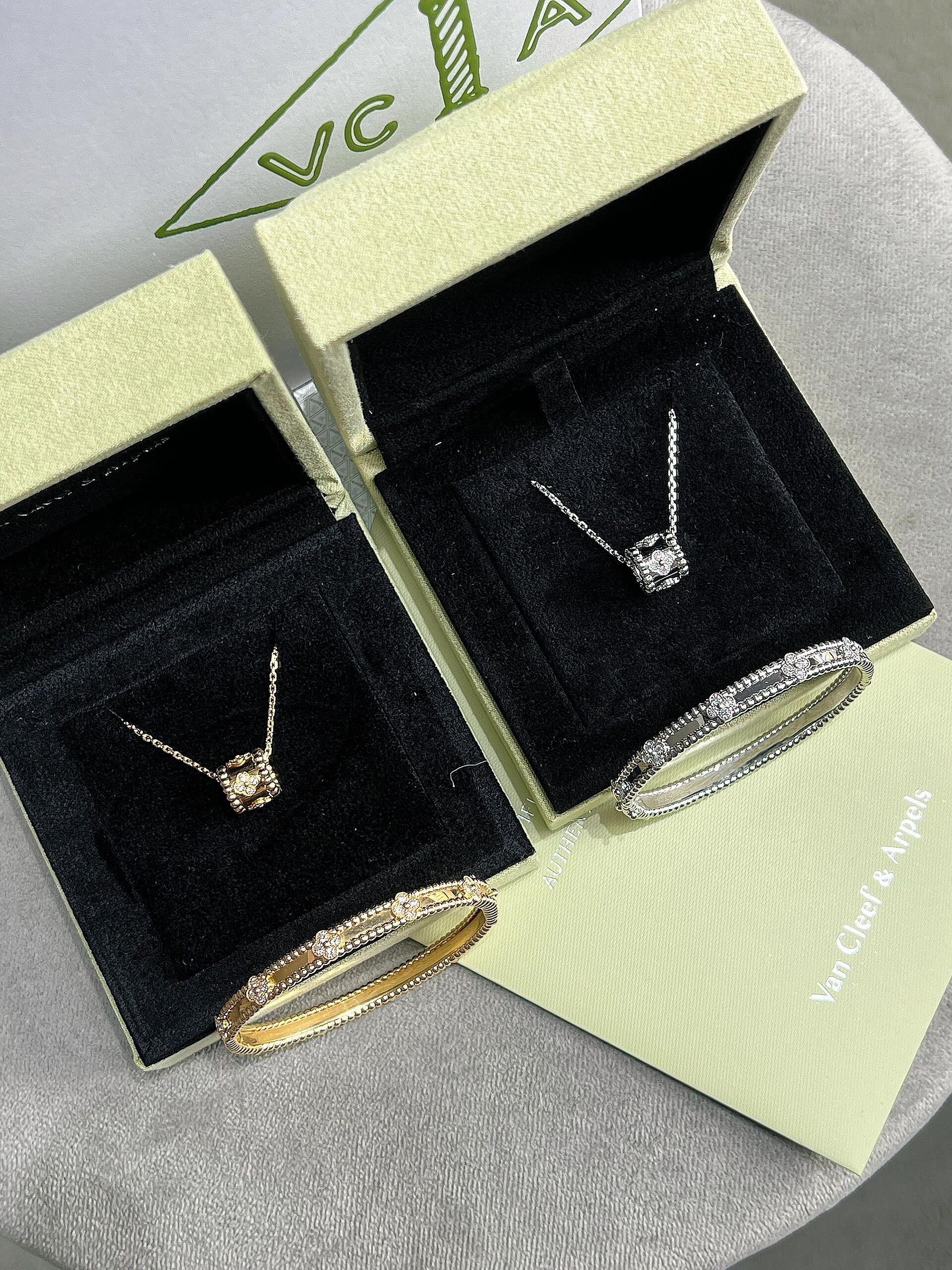 Van Cleef & Arpels Necklace and Bracelet Set - Set of 2