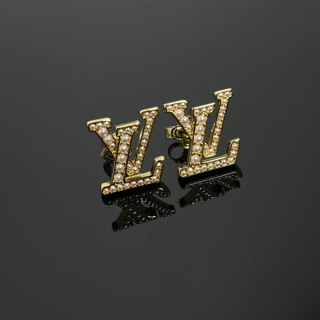 Louis Vuitton Pearl letter earrings