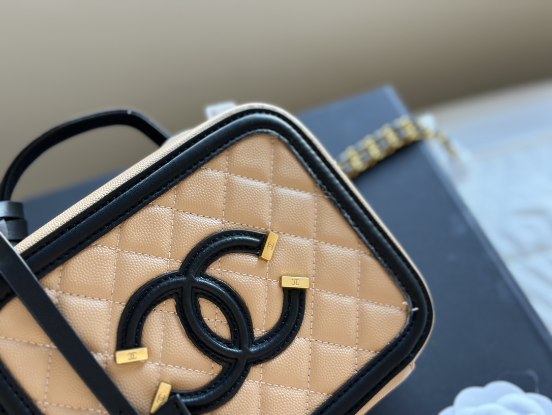 CHANEL Grained Calfskin CC Filigree Vanity Clutch With Chain