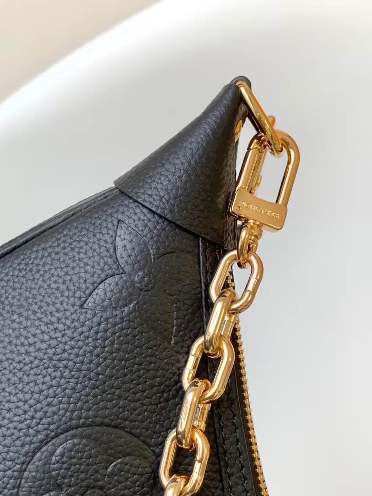 Louis Vuitton Loop Hobo M46725