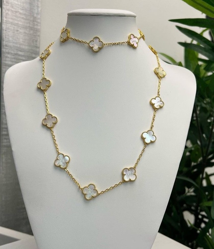 Van Cleef & Arpels White Necklace Set - 2 Pieces