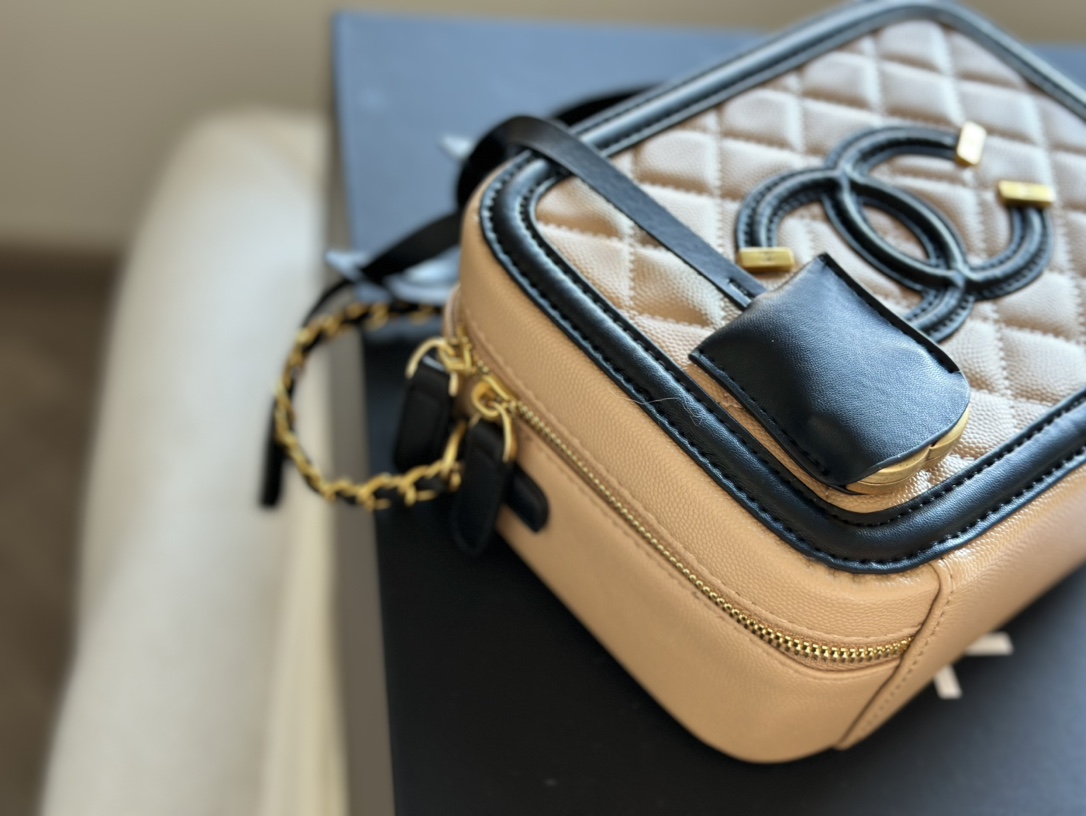 CHANEL Grained Calfskin CC Filigree Vanity Clutch With Chain