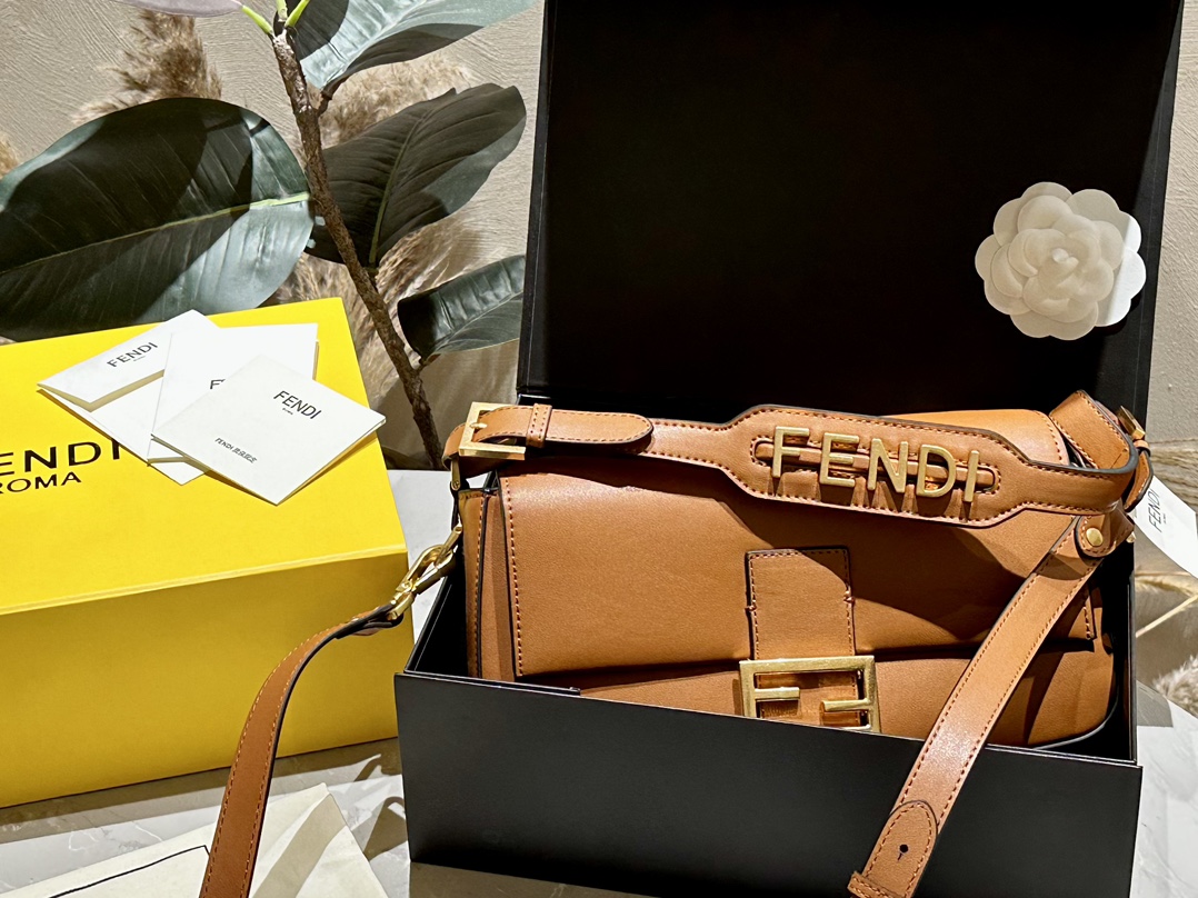 Fendi Baguette  Medium
