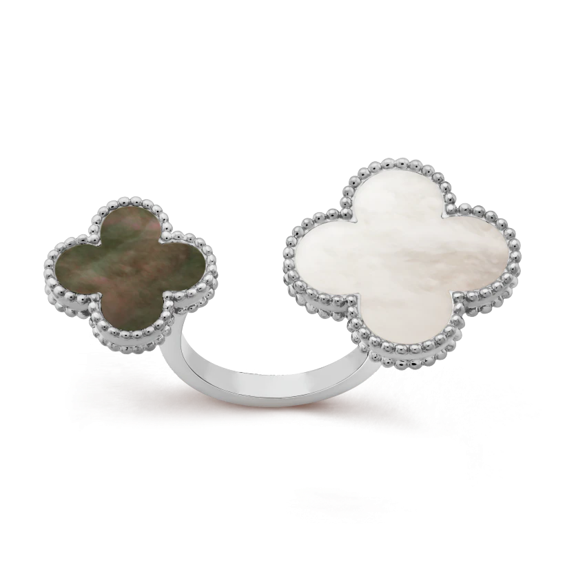 Magic Alhambra Ring Between the Finger