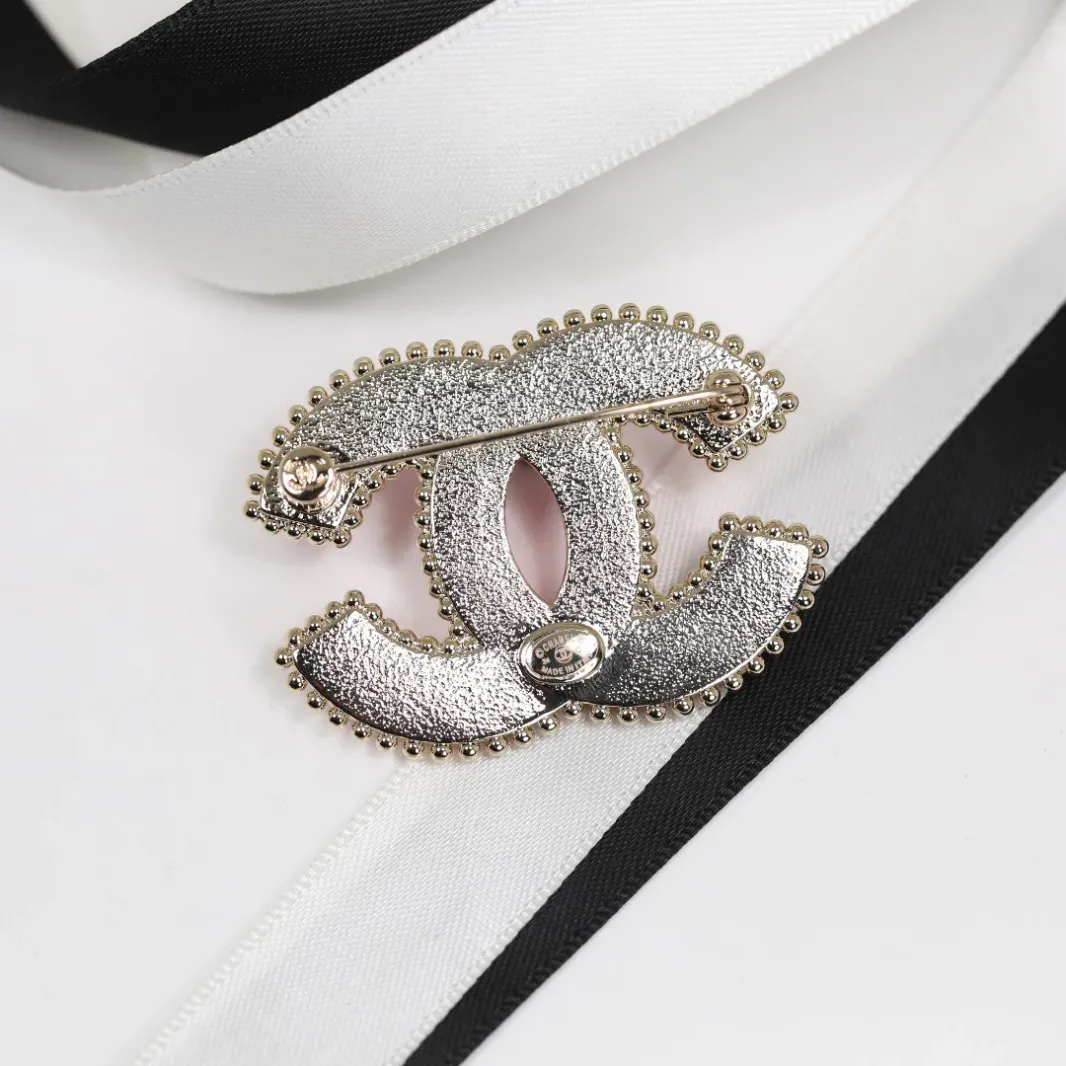 High quality 24P Pink CC brooch