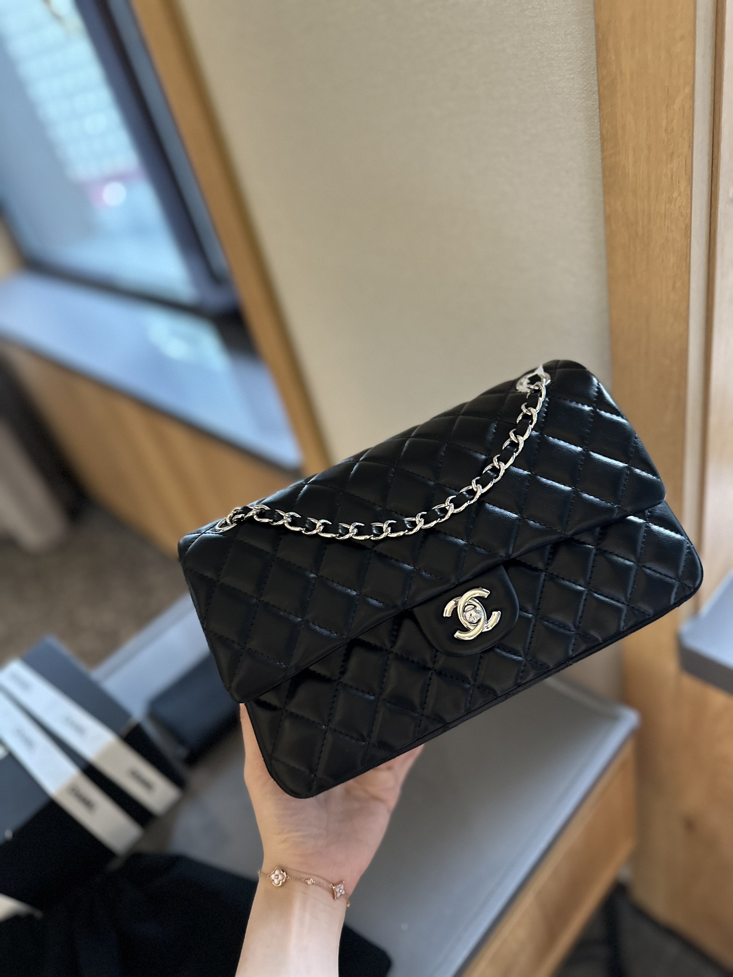 Classic 11.12 Handbag