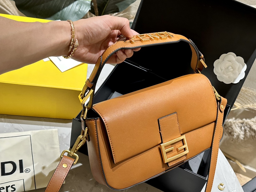 Fendi Baguette  Medium