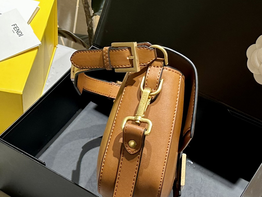 Fendi Baguette  Medium