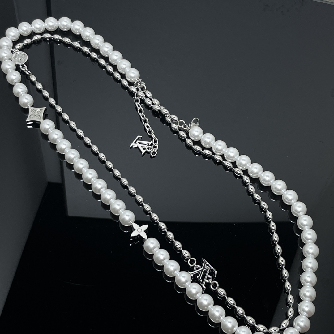 Louis Vuitton Pearls Fusion Necklace