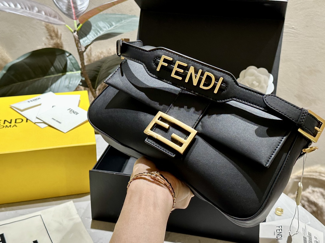 Fendi Baguette  Medium