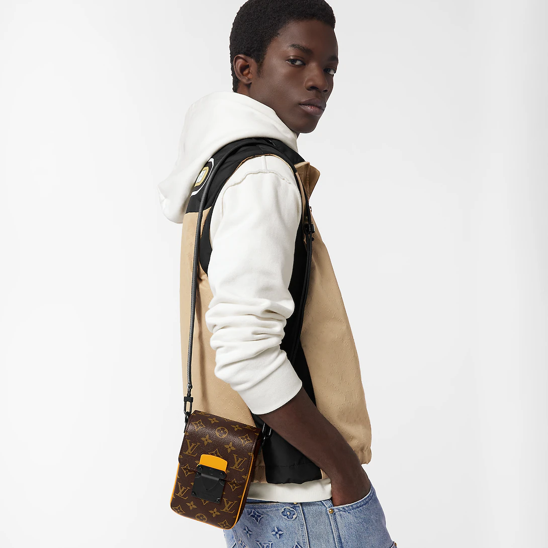 S-Lock Vertical wearable wallet