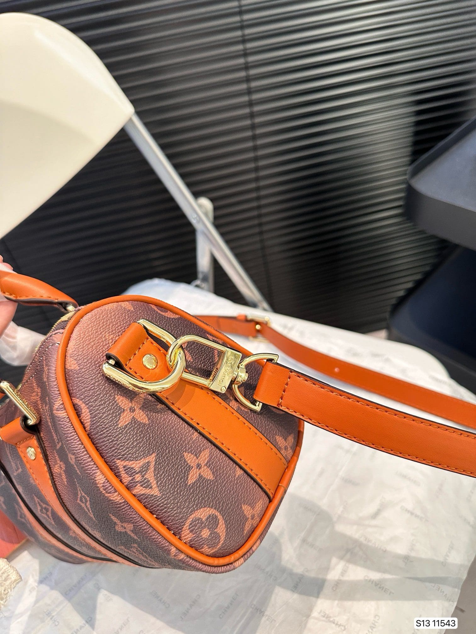 Louis Vuitton M11542 Keepall Bandoulière 25