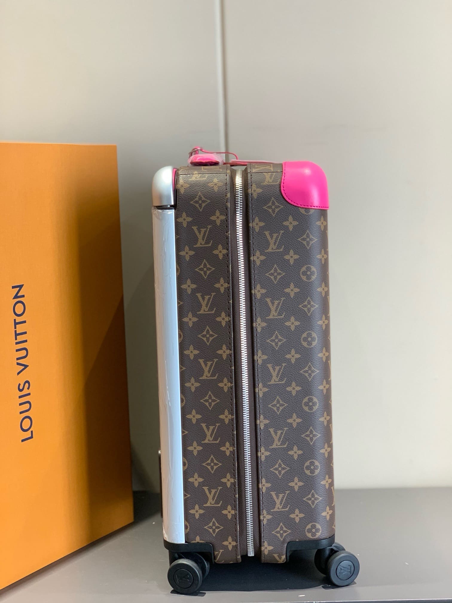 Louis Vuitton M46780 Horizon 55