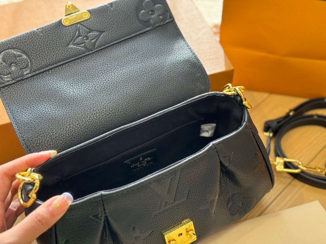 Louis Vuitton Favorite M45813