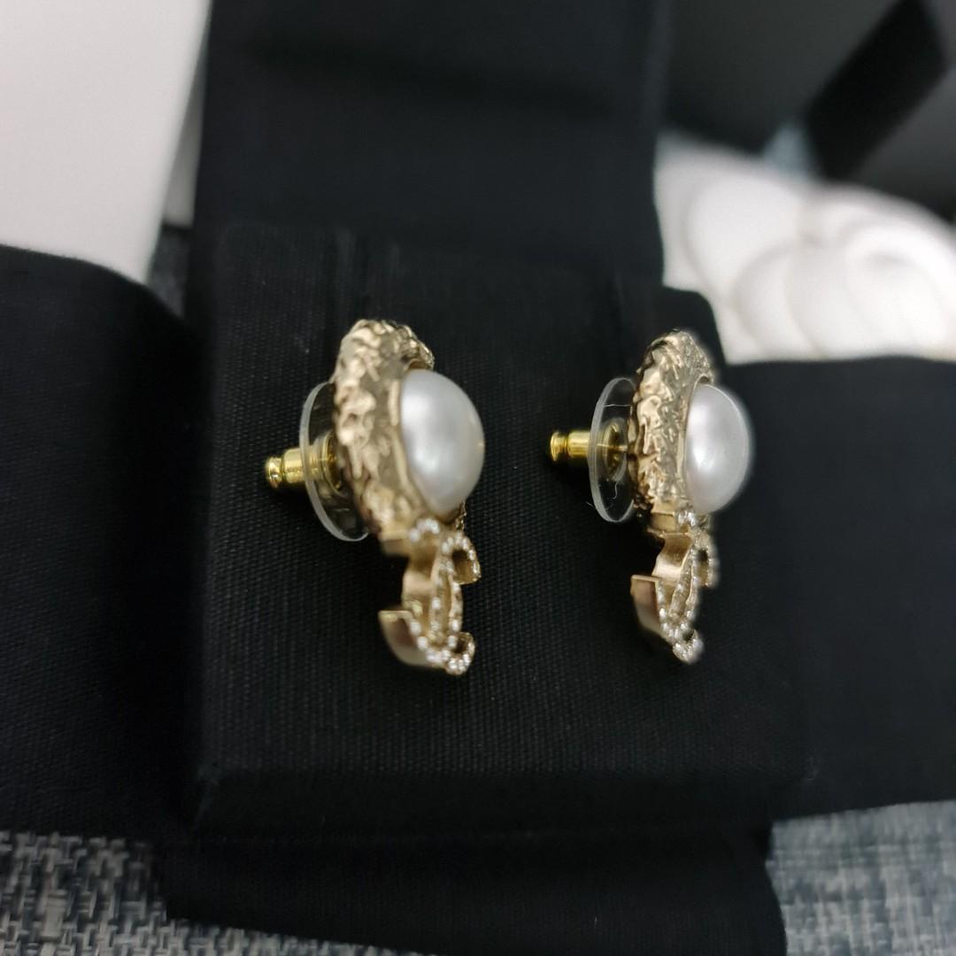 Gold Pearly White & Crystal CC Earrings