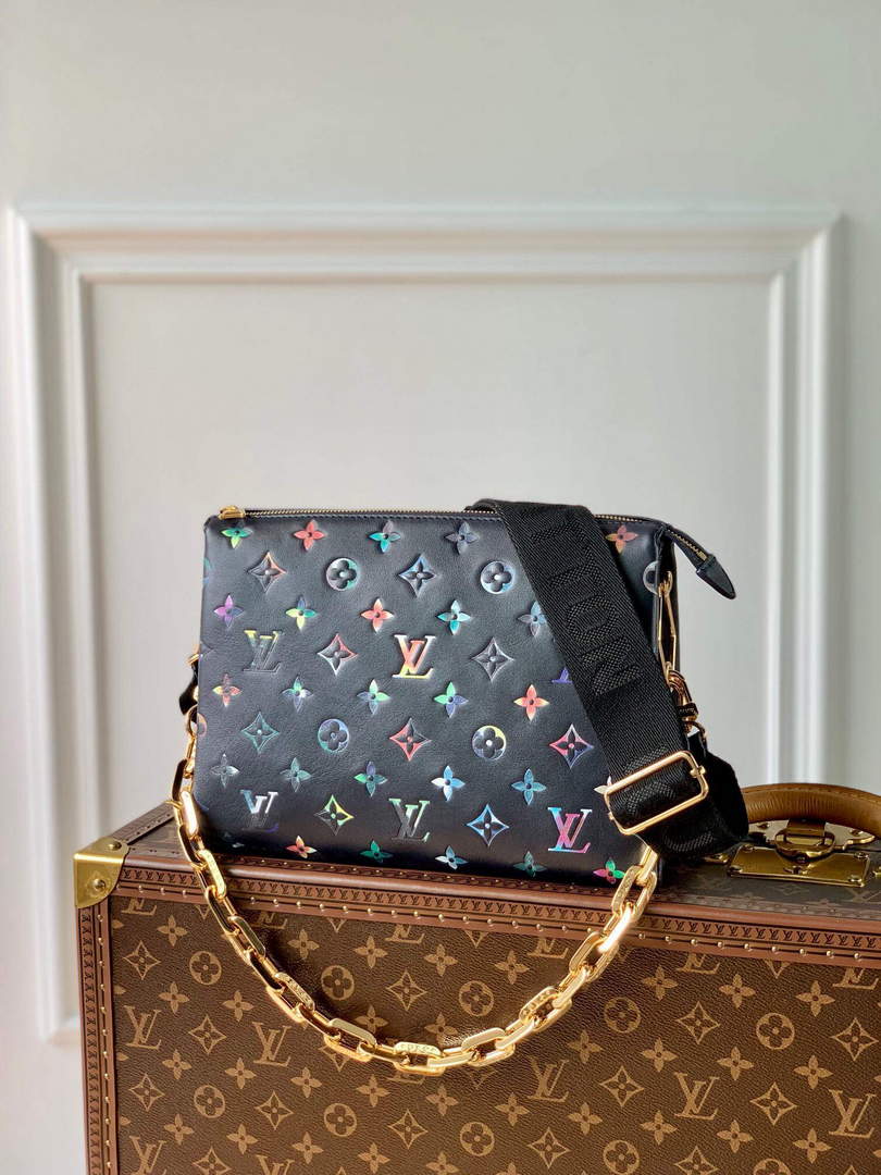 Louis Vuitton Coussin PM M21353