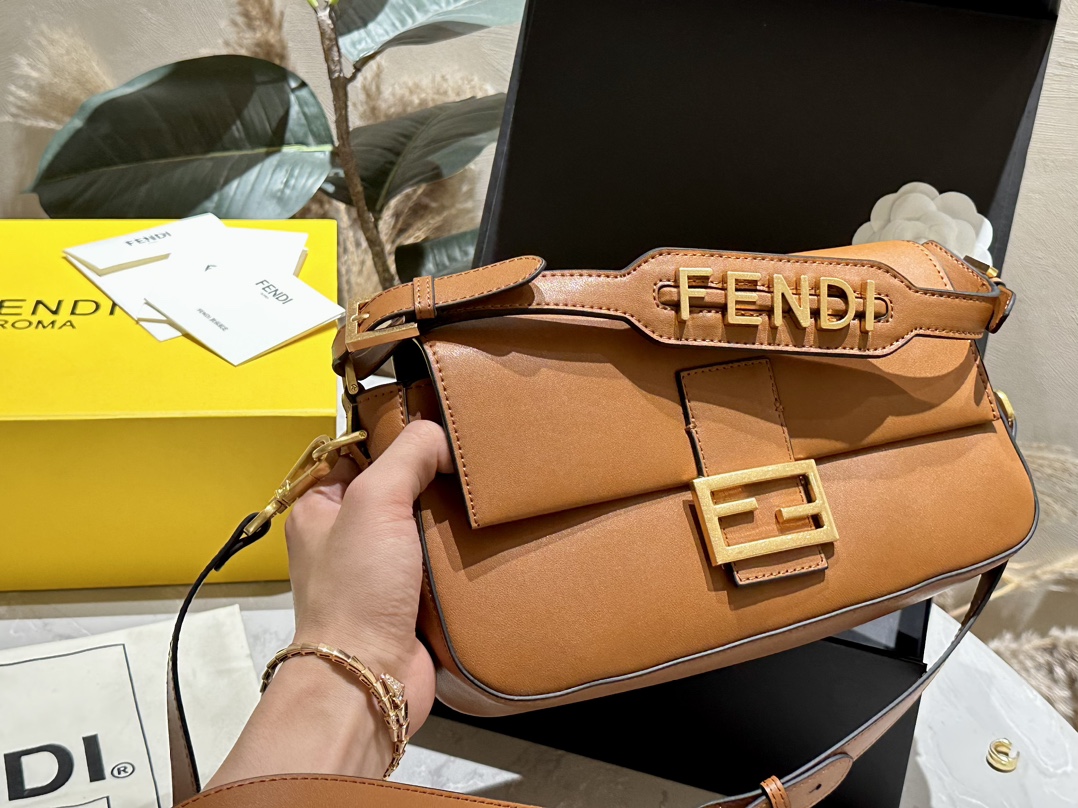Fendi Baguette  Medium